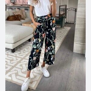 Loft summerweight pants size medium floral print with pockets